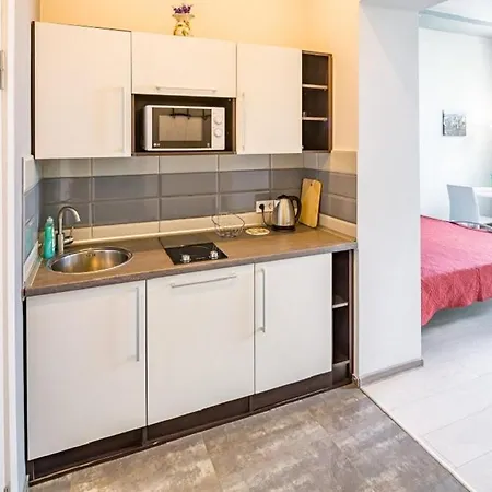 біля вокзалу подобово по вулиці коротка 11 сучасна після ремонту