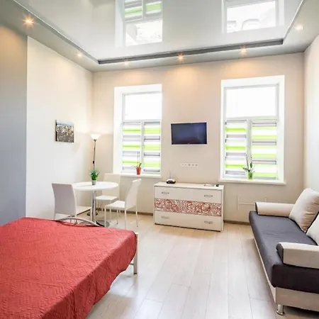 біля вокзалу подобово по вулиці коротка 11 сучасна після ремонту Apartman