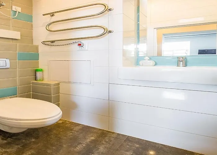 біля вокзалу подобово по вулиці коротка 11 сучасна після ремонту Leópolis