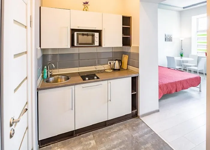 біля вокзалу подобово по вулиці коротка 11 сучасна після ремонту