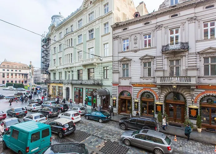 по вул.коротка 11 *