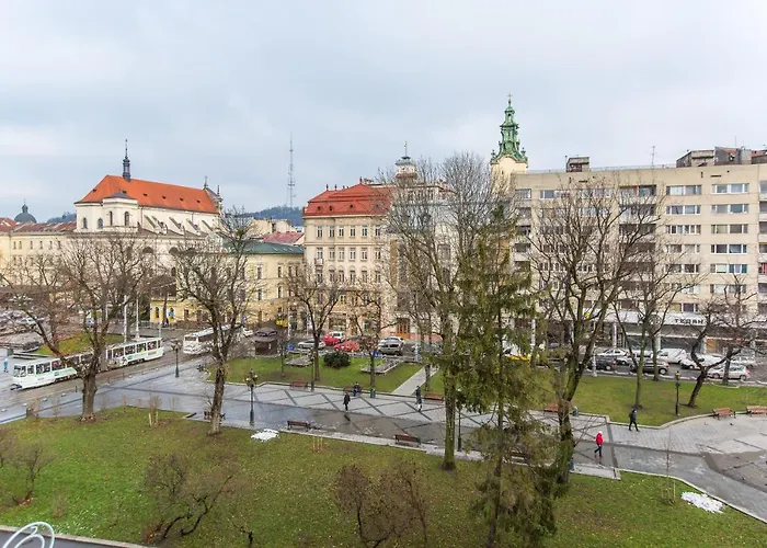 біля вокзалу подобово по вулиці коротка 11 сучасна після ремонту *